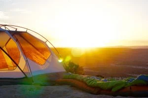 Tent, Kamperen, Photo by Jake Sloop on Unsplash