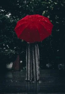 Liefdesverdriet, Vrouw met paraplu, Regen