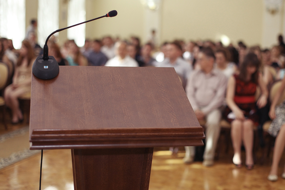 Presenteren en spreken als introvert (5 tips die werken) (Blog)